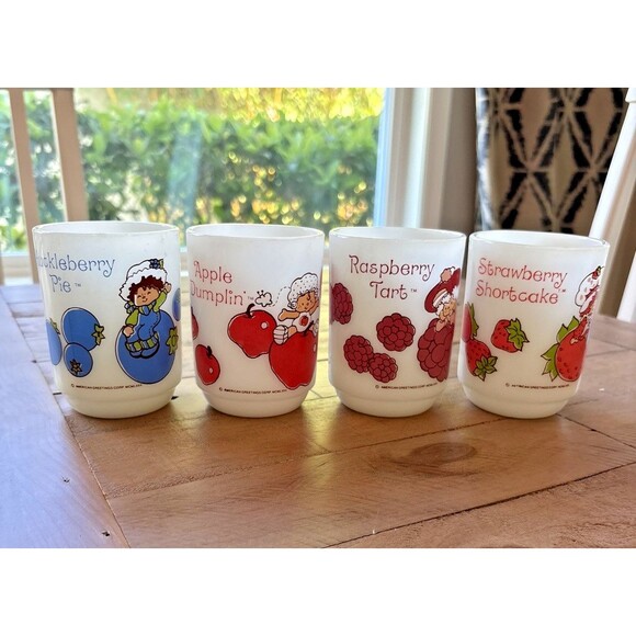 Vintage Set of 4 Anchor Hocking Shortcake and Friends Milk Glass Mugs Cups Used - Picture 2 of 15